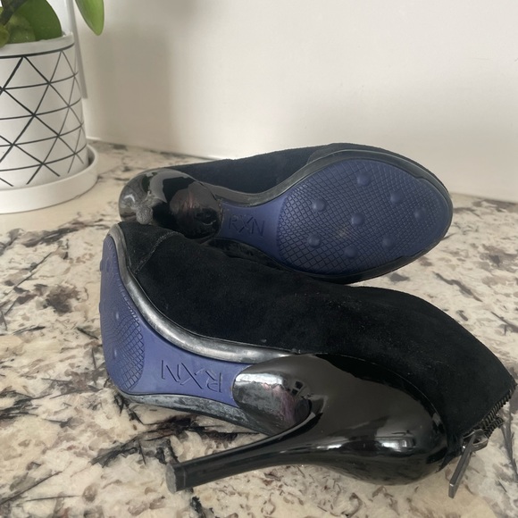 Kenneth Cole Ankle Boots - Picture 6 of 14